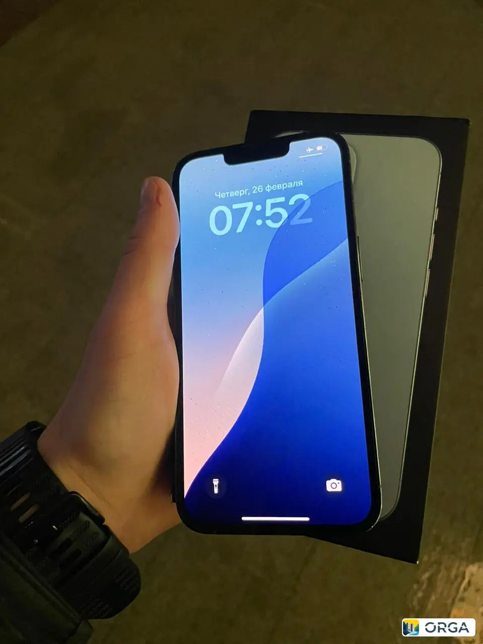 iPhone 13 128 Гб, заднее стекло камеры требует замены, цена 25 тыс. торг