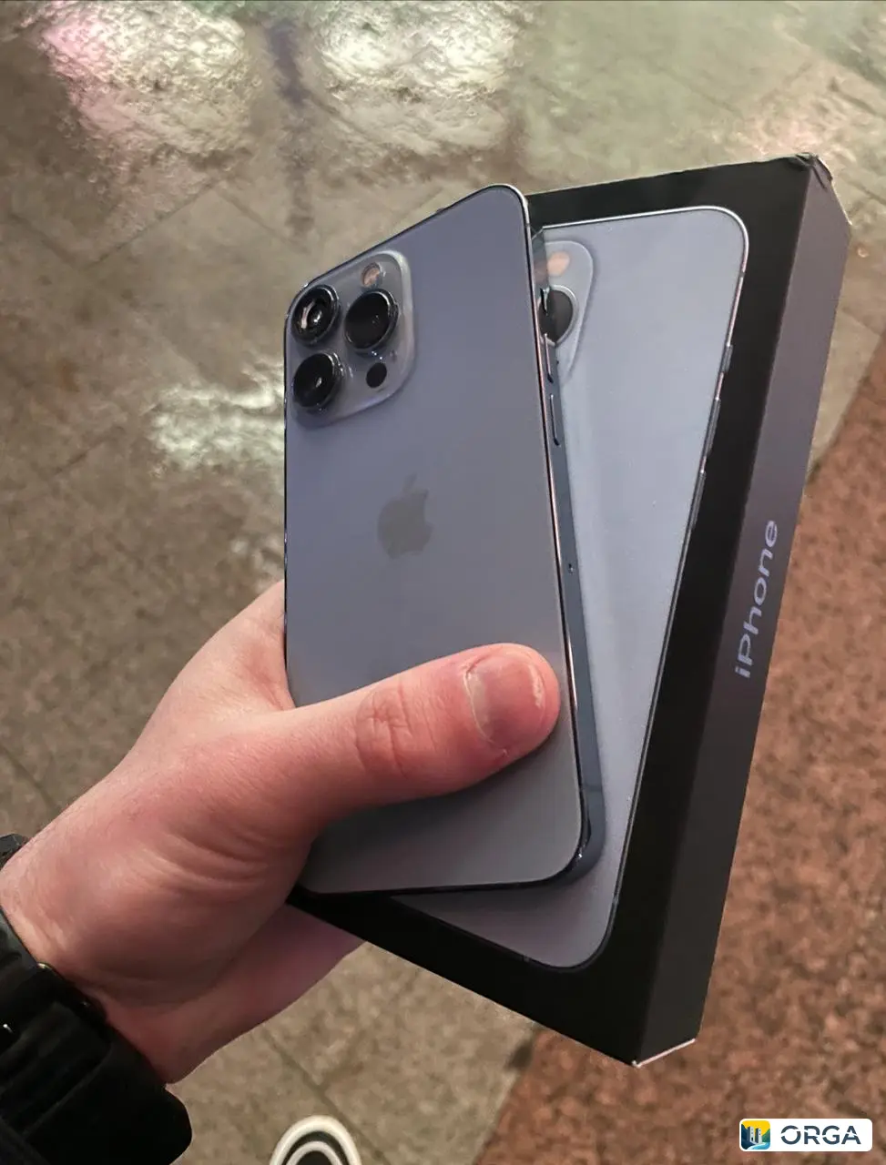iPhone 13 128 Гб, заднее стекло камеры требует замены, цена 25 тыс. торг