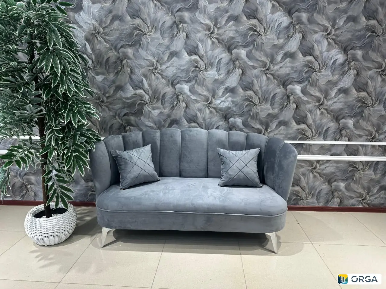 Диван ракушка, длина 1.65 м, ширина 75 см, сидушка 1.45 м на 60 см