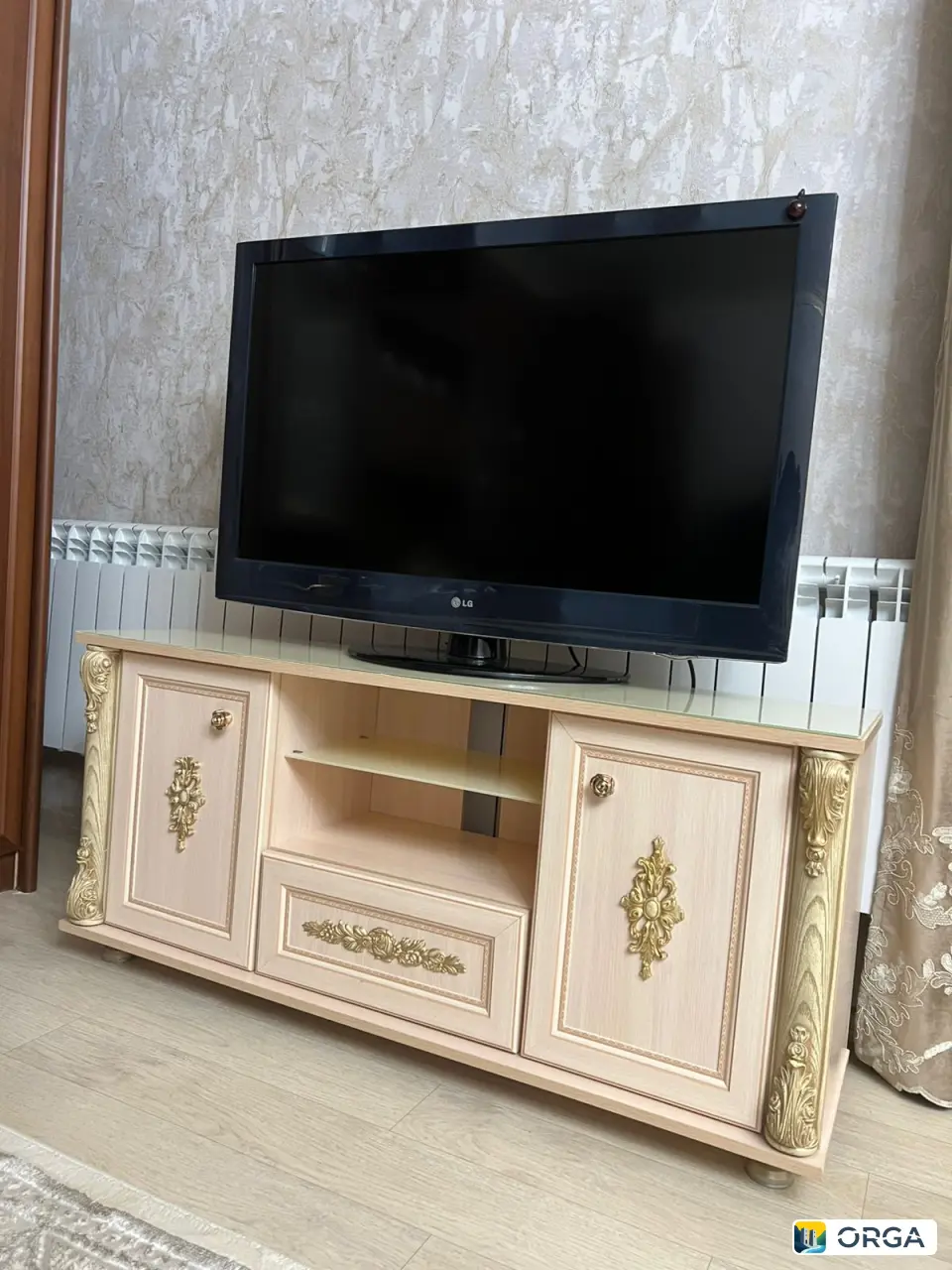 Телевизор и тумба отдам за 13 т.