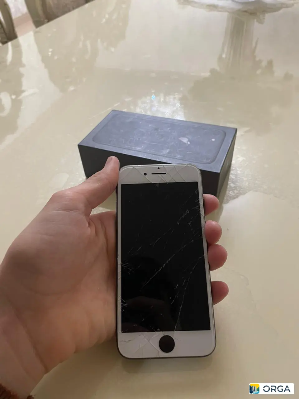 Продам iPhone 8 64 Гб, смена экрана, без отпечатка, с коробкой