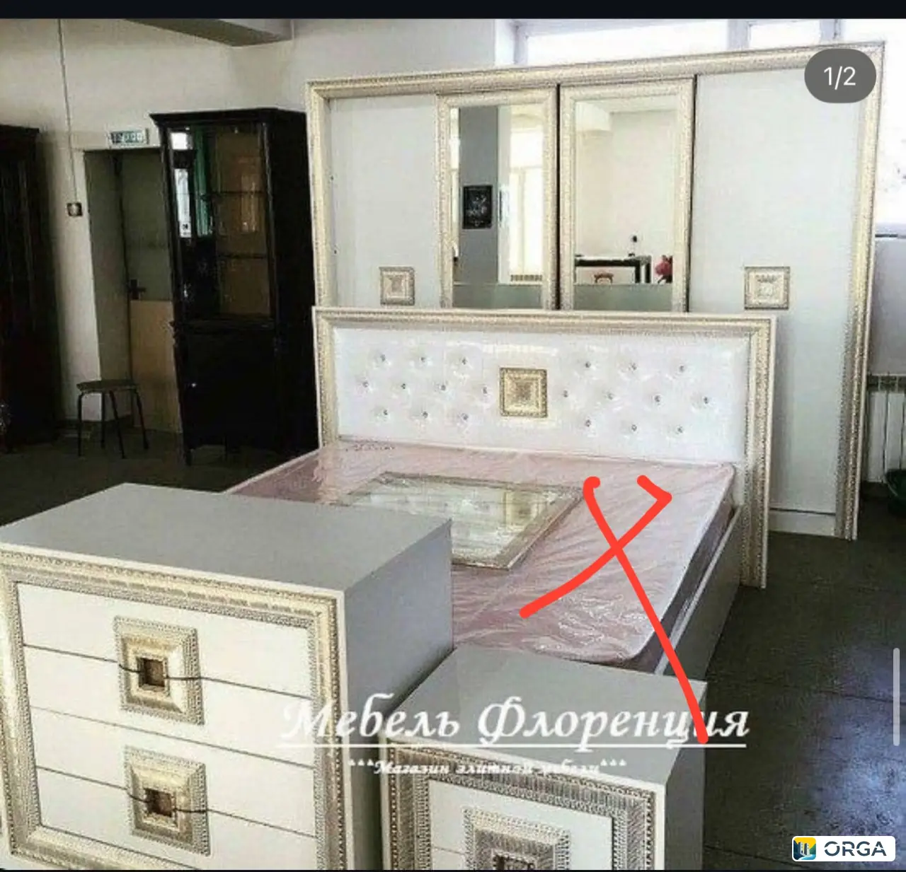 Спальная мебель б/у, цвет слоновой кости, без матраса