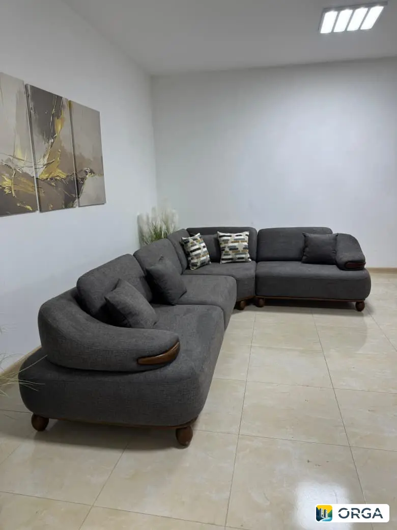 Угловая диван «Мальта» от Milana Group, ткань высшей категории, размеры Ш-2.80/1.97, Г-1.10, В-79, СП-2.50/1.60, цена 90