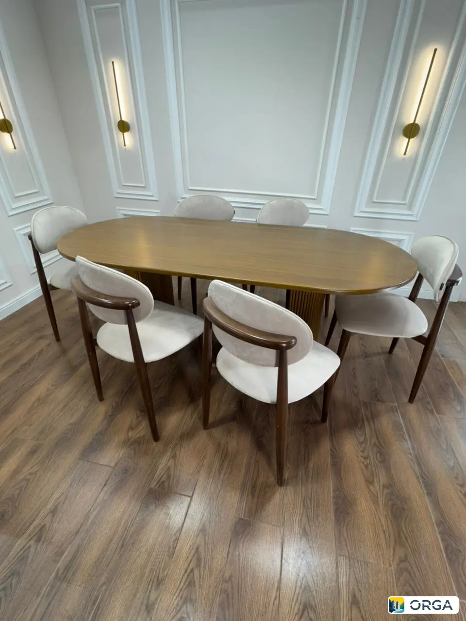 Стол «Половина» и стулья «Сканди»