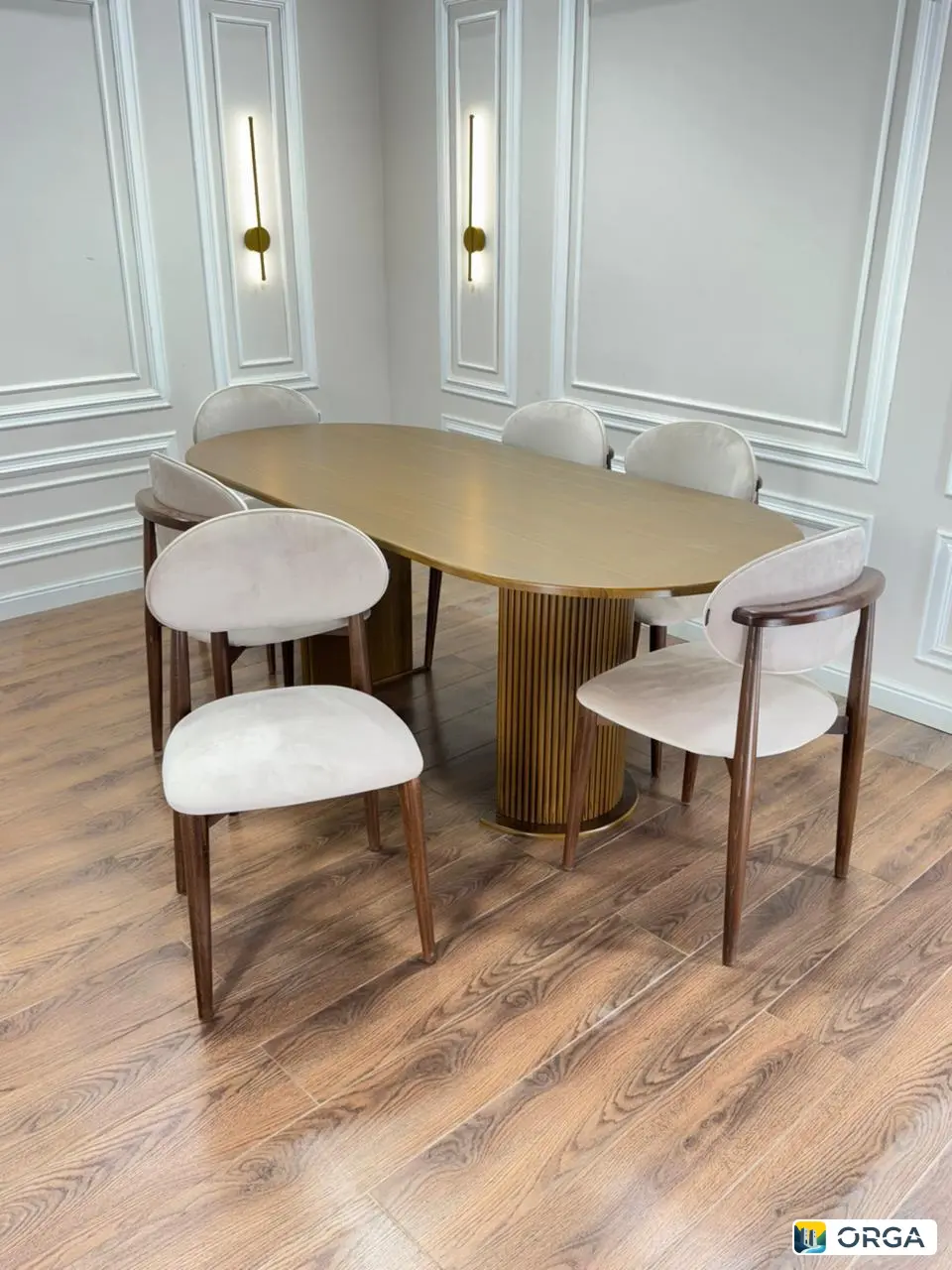 Стол «Половина» и стулья «Сканди»