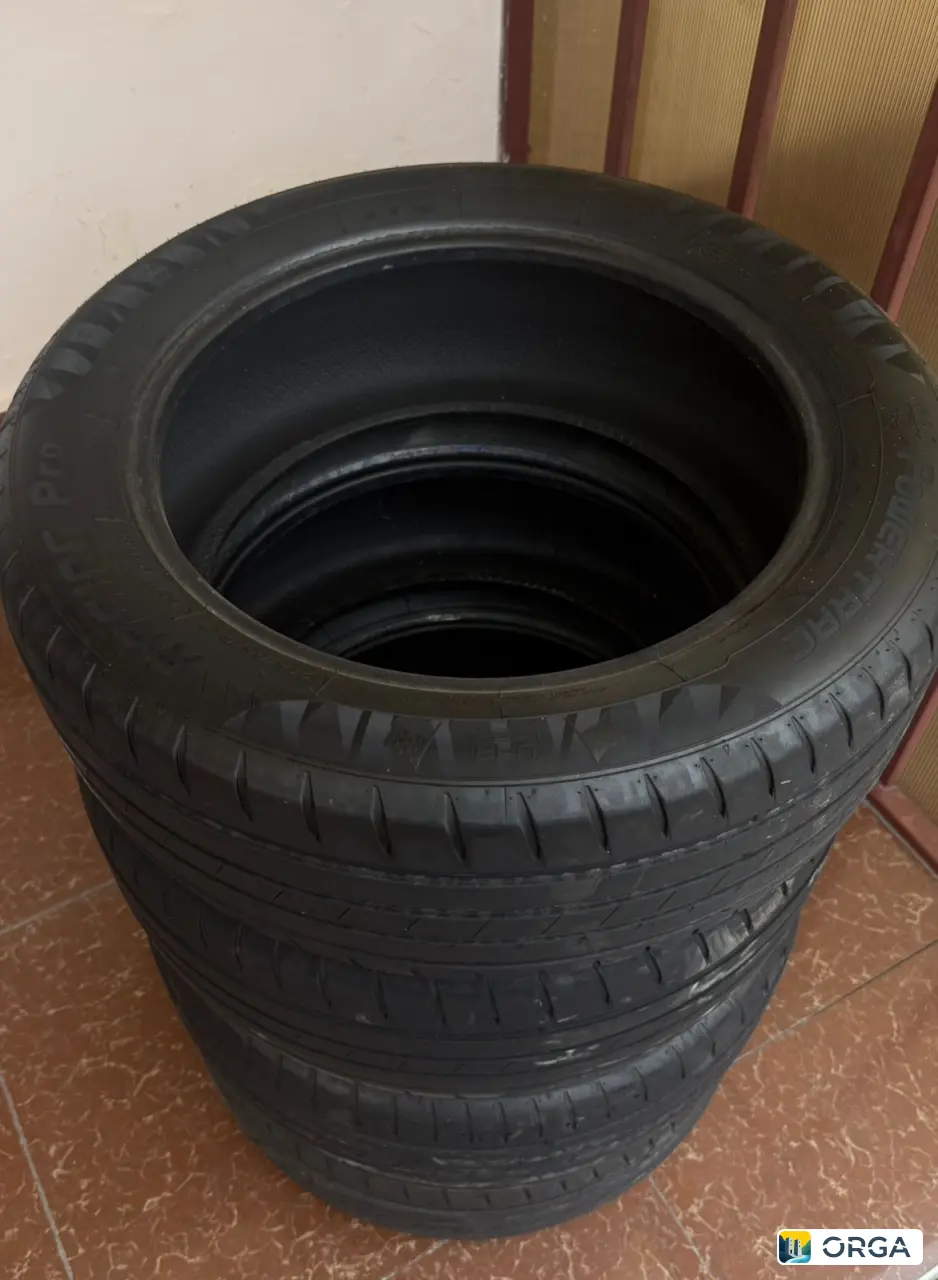 Шины 215/55 R17 летние б/у