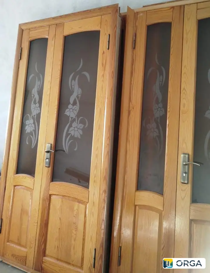 5 деревянных дверей, ширина 1.10 м, длина 2.20 м