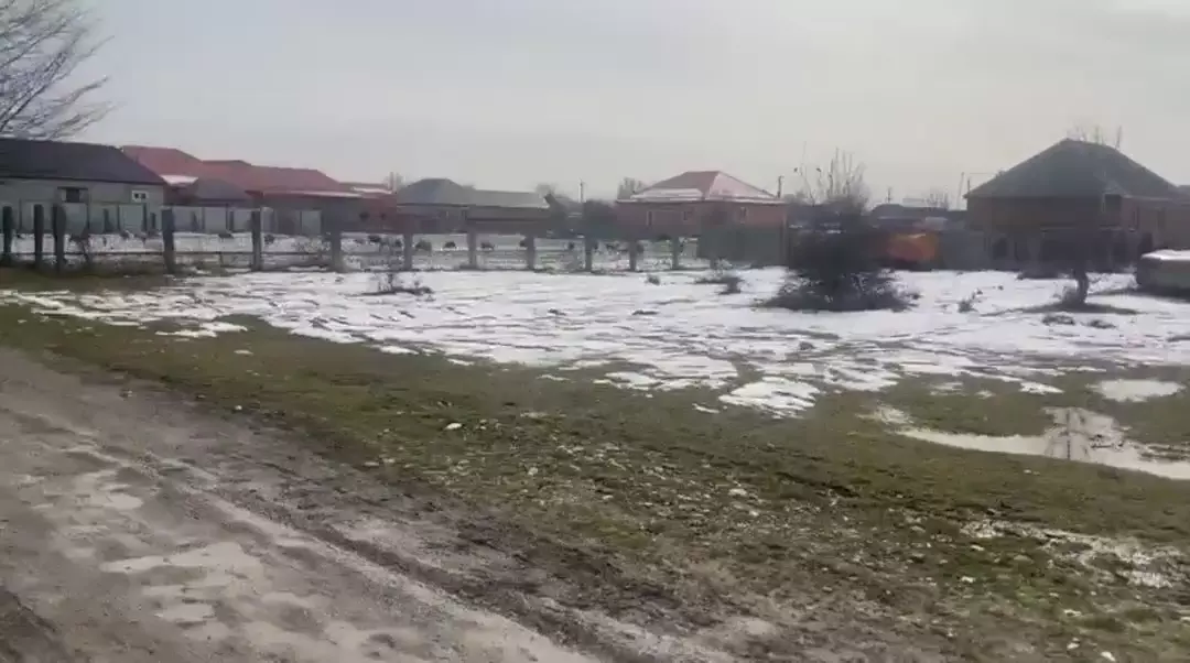 Продаётся земельный участок 10 соток в с.Беркат-Юрт, газ, свет, вода