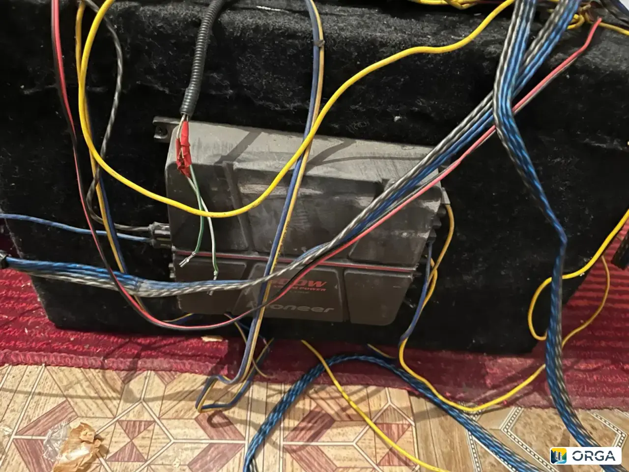 Колонки, сабвуфер и автомагнитола