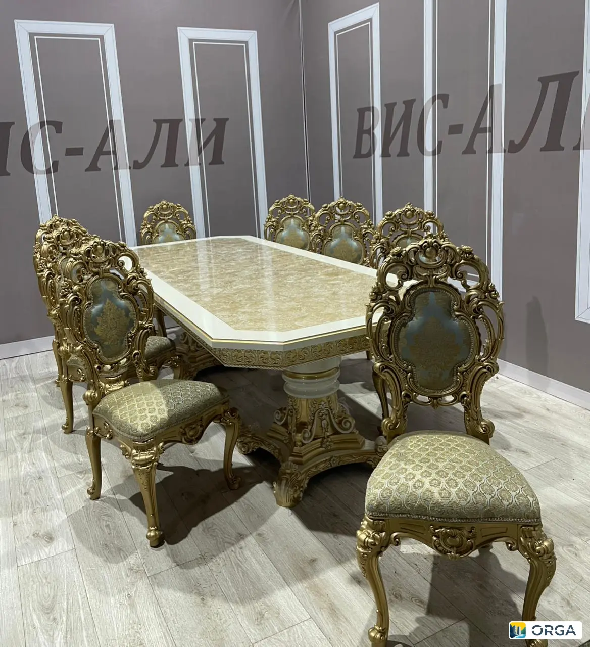 Стол Голд Борокко, стулья Силик
