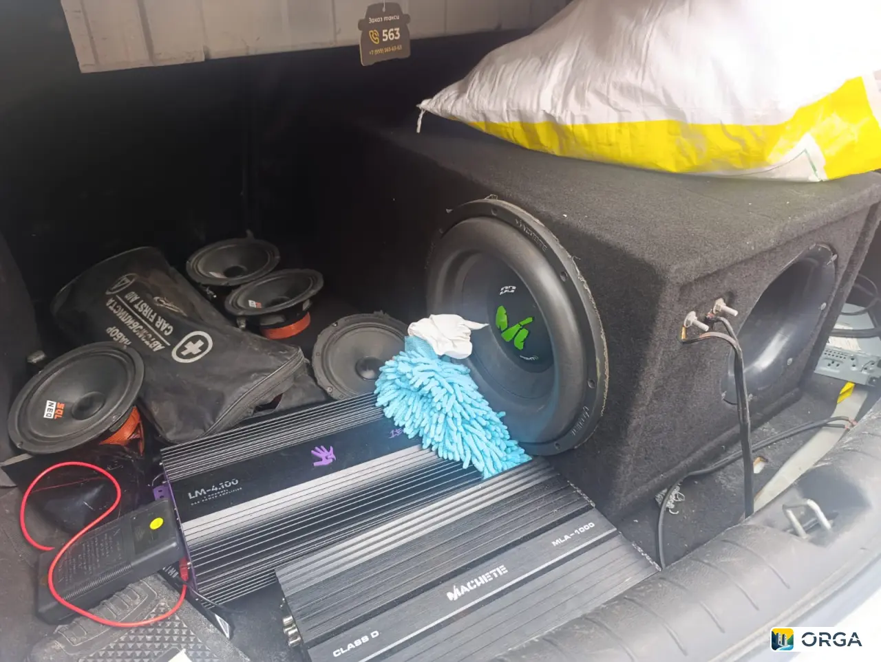 Сабвуфер в идеальном состоянии, полный комплект