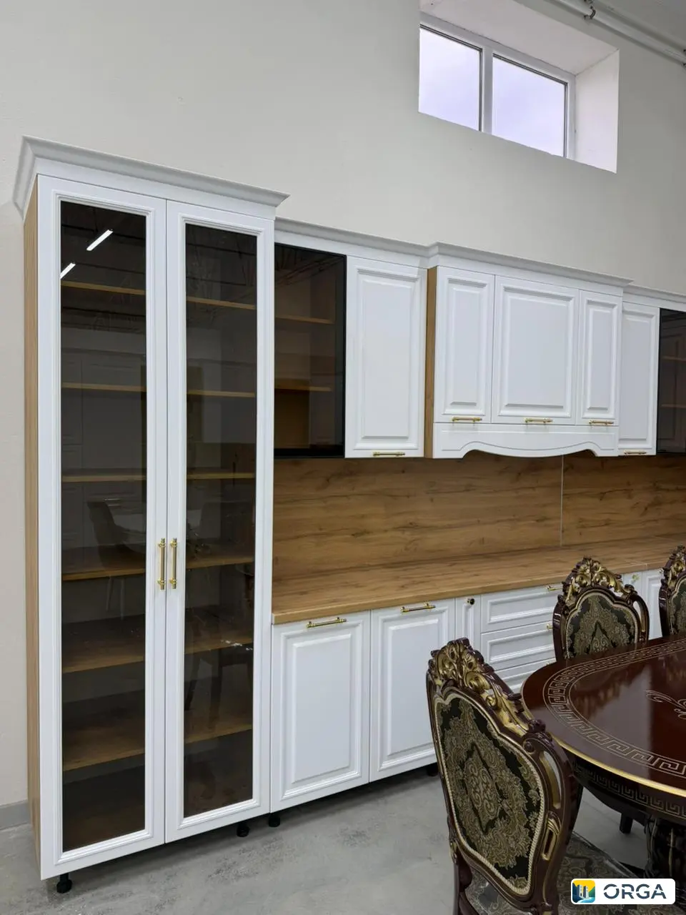 Кухня Лия угловая, габариты 450/210 и 430/230 см, высота 240 см, фасад 19 мм, цена 156000 руб