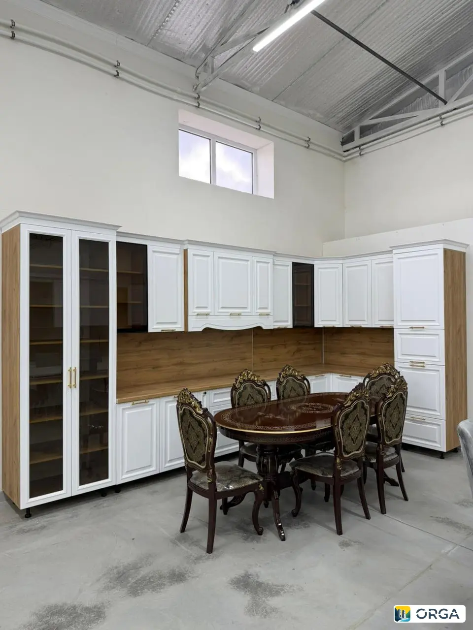 Кухня Лия угловая, габариты 450/210 и 430/230 см, высота 240 см, фасад 19 мм, цена 156000 руб