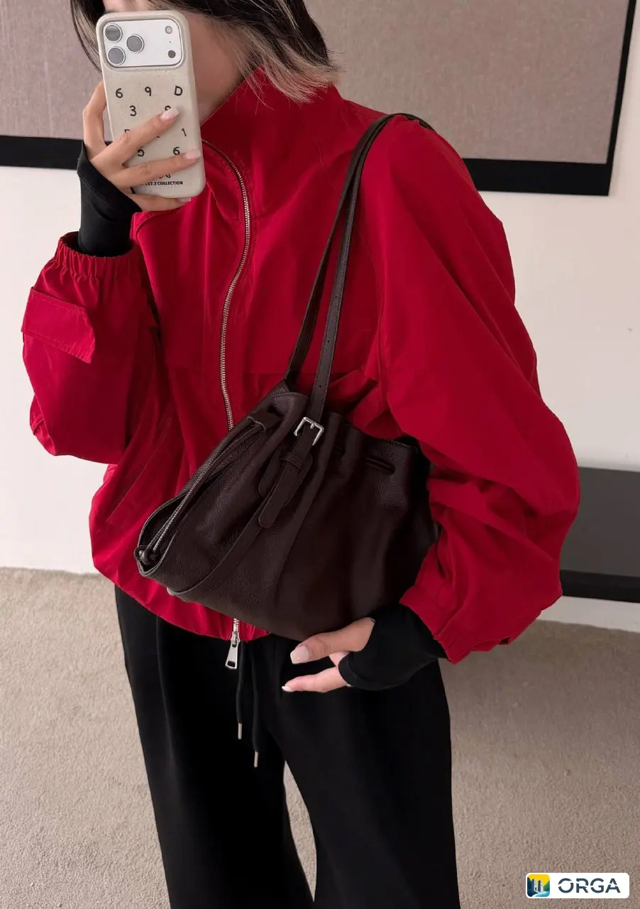 Сумка из натуральной кожи 40x20 см с плечевыми ремешками