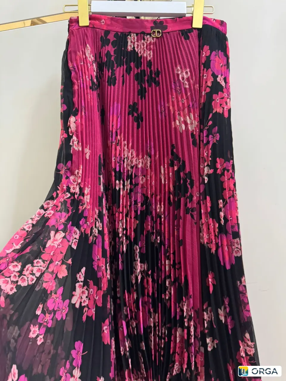 Продам новую юбку от Твинсет, размер 42, цена 7500 руб.