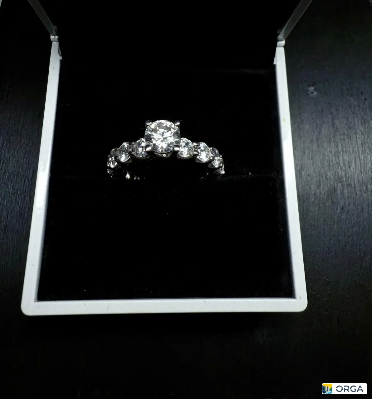 Продам новое серебряное кольцо 18 размера