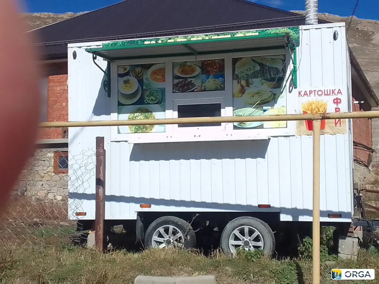 Продаётся оборудованная будка для бизнеса с холодильником, морозильником, печкой, духовкой, микроволновкой и кухонной ме