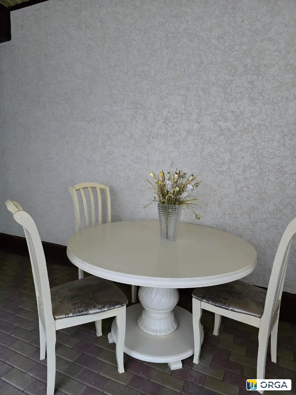 Стол и 3 стула в хорошем состоянии