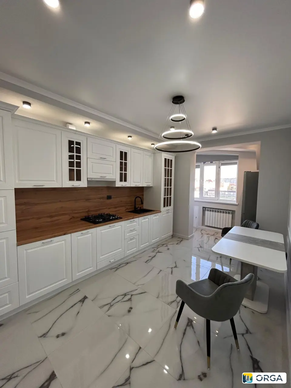 Кухня Палермо, размер 4.10 м, высота 2.40 м, столешница, доводчики, ручки золото, стекла