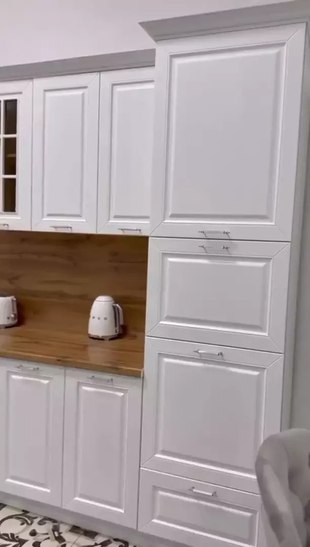 Кухня Палермо, размер 4.10 м, высота 2.40 м, столешница, доводчики, ручки золото, стекла