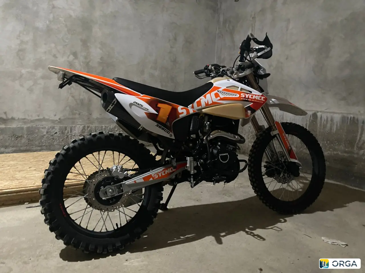 Продаётся горный мотоцикл 300 кубов воздушное охлаждение, состояние новое