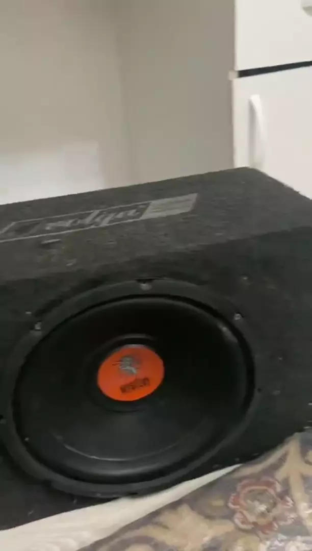 Автомобильный сабвуфер 2500 руб